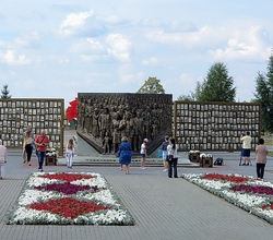 Тоболяков бессмертный полк, монумент и стены народной памяти, г. Тобольск