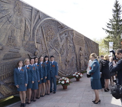 Барельеф "Тюмень - победителям!"